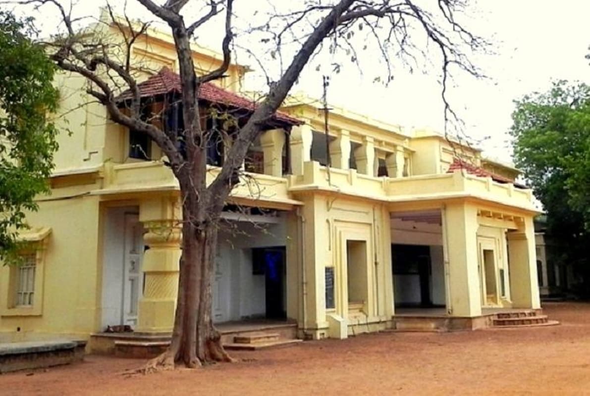 मेला के मैदान में दीवार का निर्माण, विश्व भारती विश्वविद्यालय परिसर में हुआ हंगामा