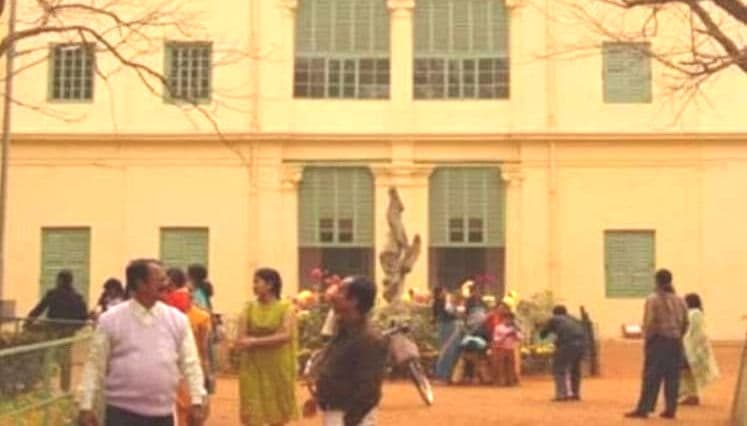 विश्व भारती में एमफिल और पीएचडी की फीस बढ़ी, एसएफआई ने किया विरोध प्रदर्शन