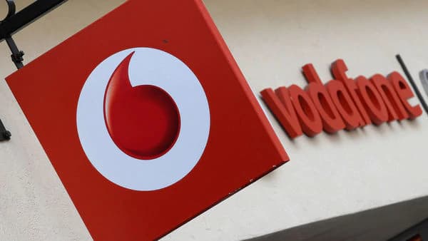 Vodafone का धमाका: सस्ता रिचार्ज देगा 3GB डेली डेटा, फ्री कॉलिंग और भी बहुत कुछ! Vodafone का धमाका: सस्ता रिचार्ज देगा 3GB डेली डेटा, फ्री कॉलिंग और भी बहुत कुछ!