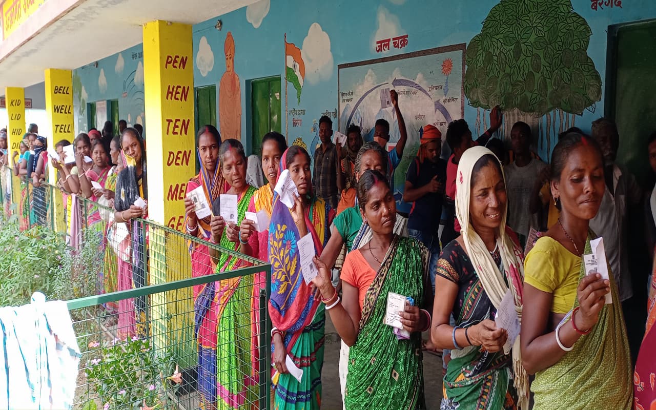 पंचायत दिवस विशेष : जहां कभी नक्सलियों की लगती थीं जन अदालतें, अब बैठनें लगीं पंचायतें पंचायत दिवस विशेष : जहां कभी नक्सलियों की लगती थीं जन अदालतें, अब बैठनें लगीं पंचायतें