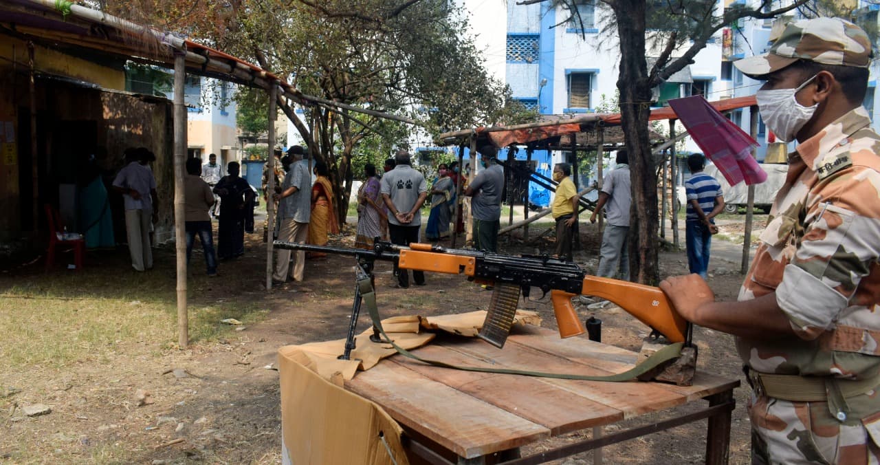 बंगाल चुनाव का चौथा चरण: कूचबिहार में 5 लोगों की मौत, भाजपा सांसद पर हमला के साथ 44 सीटों पर संपन्न हुआ मतदान