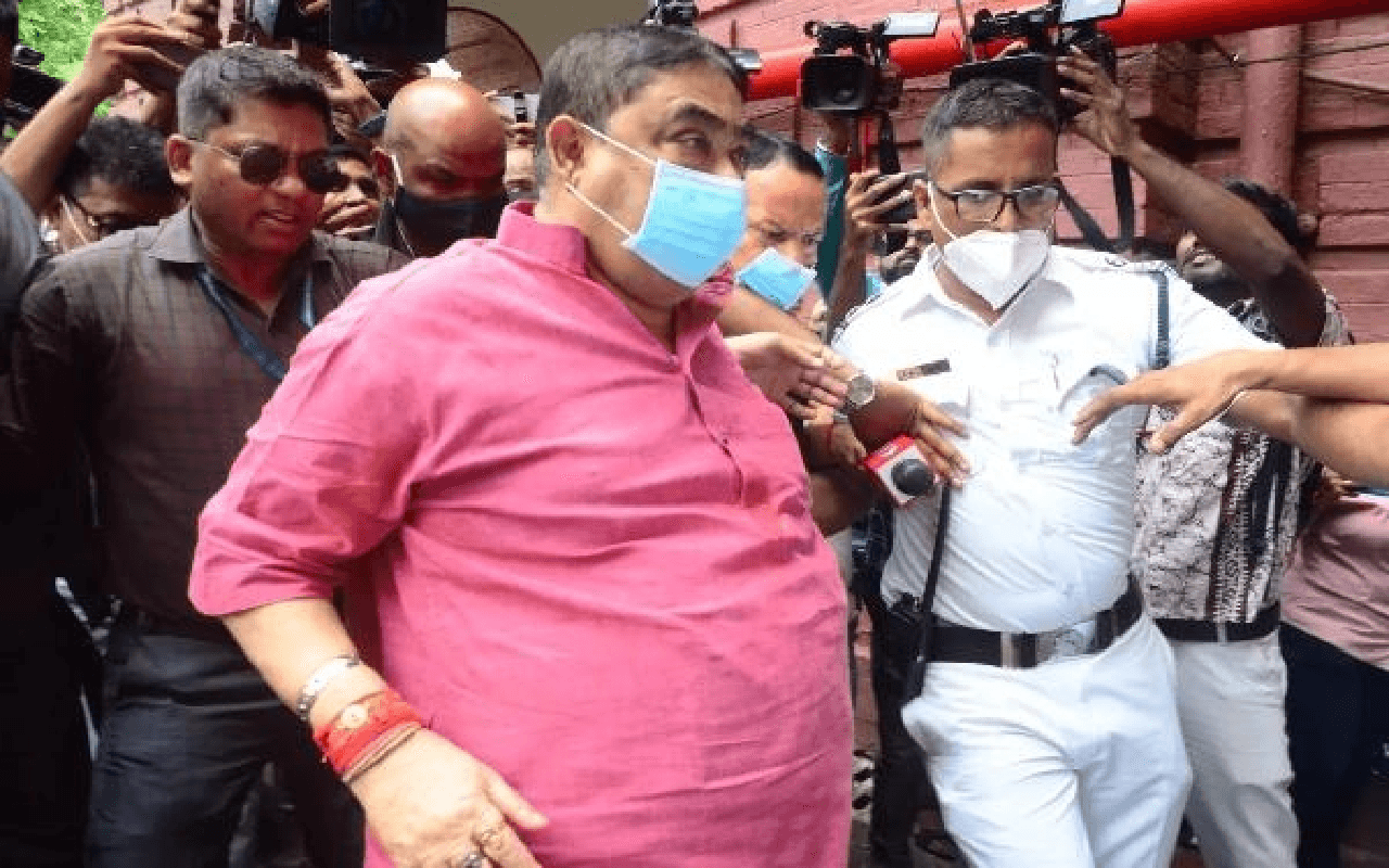 Cow Smuggling Case: फिर टली अनुब्रत मंडल की जमानत याचिका की सुनवाई, बेल के लिए करना होगा इंतजार