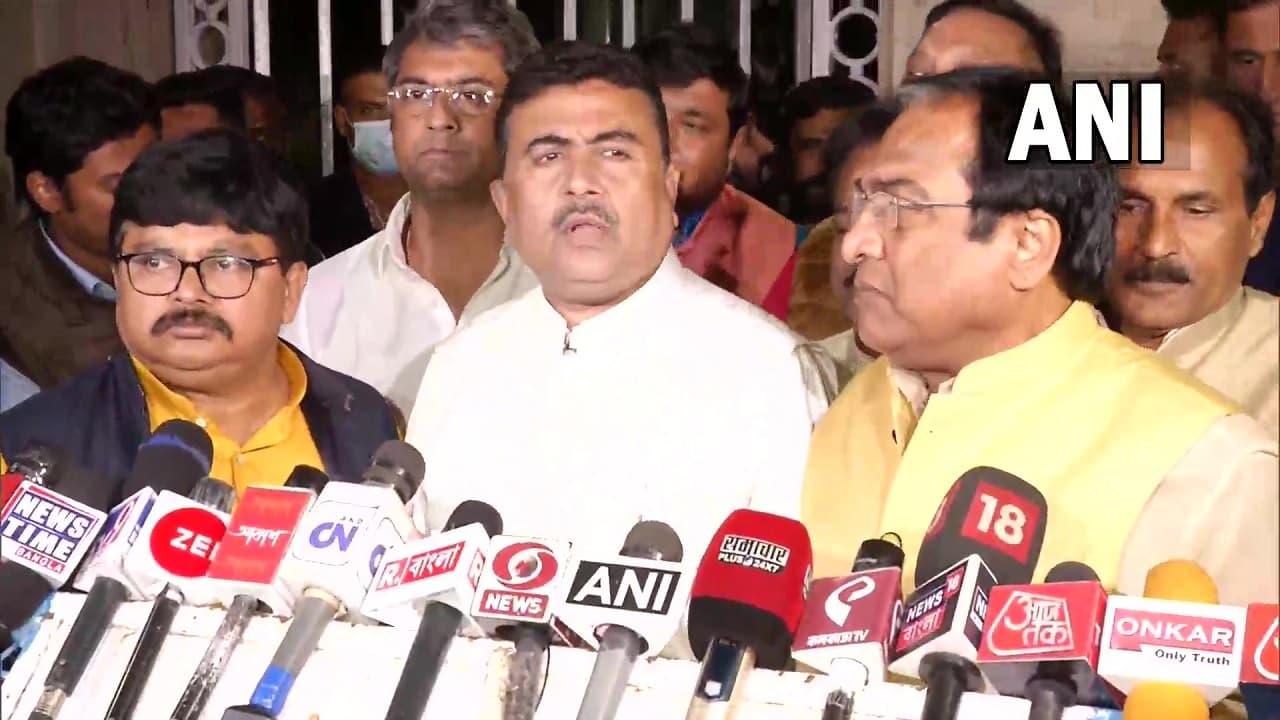 कोलकाता नगर निगम चुनाव: राज्यपाल से मिले सुवेंदु अधिकारी, बोले- टीएमसी के एक-एक गुंडे ने दिए 8 से 10 वोट