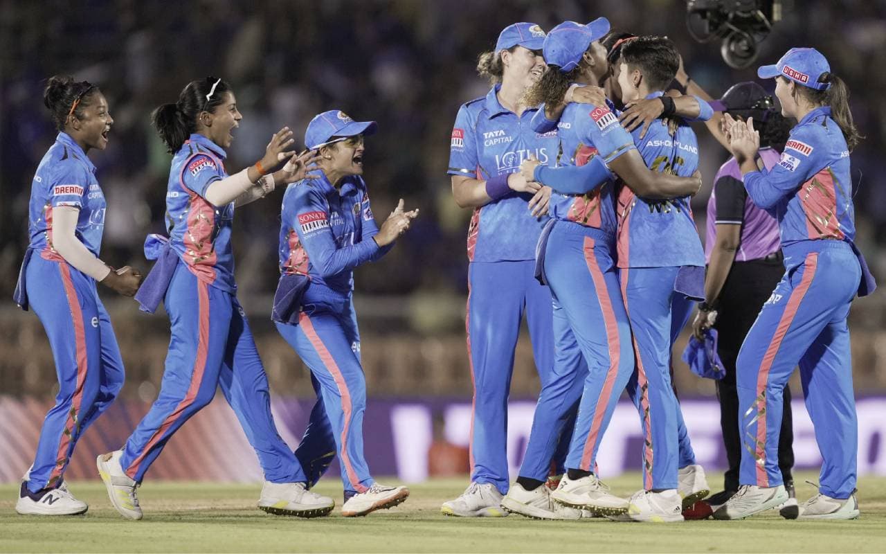 WPL 2023: मुंबई इंडियंस बना चैंपियन, हरमनप्रीत कौर की टीम ने किया कमाल, देखें जीत के बाद की तस्वीरें