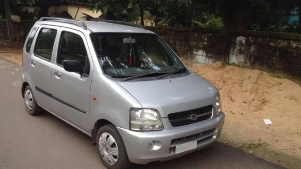 सैलरी मिलने पर इस कार की एक बार टंकी करा दें फूल, तो पूरे महीने पेट्रोल पंप को जाएंगे भूल