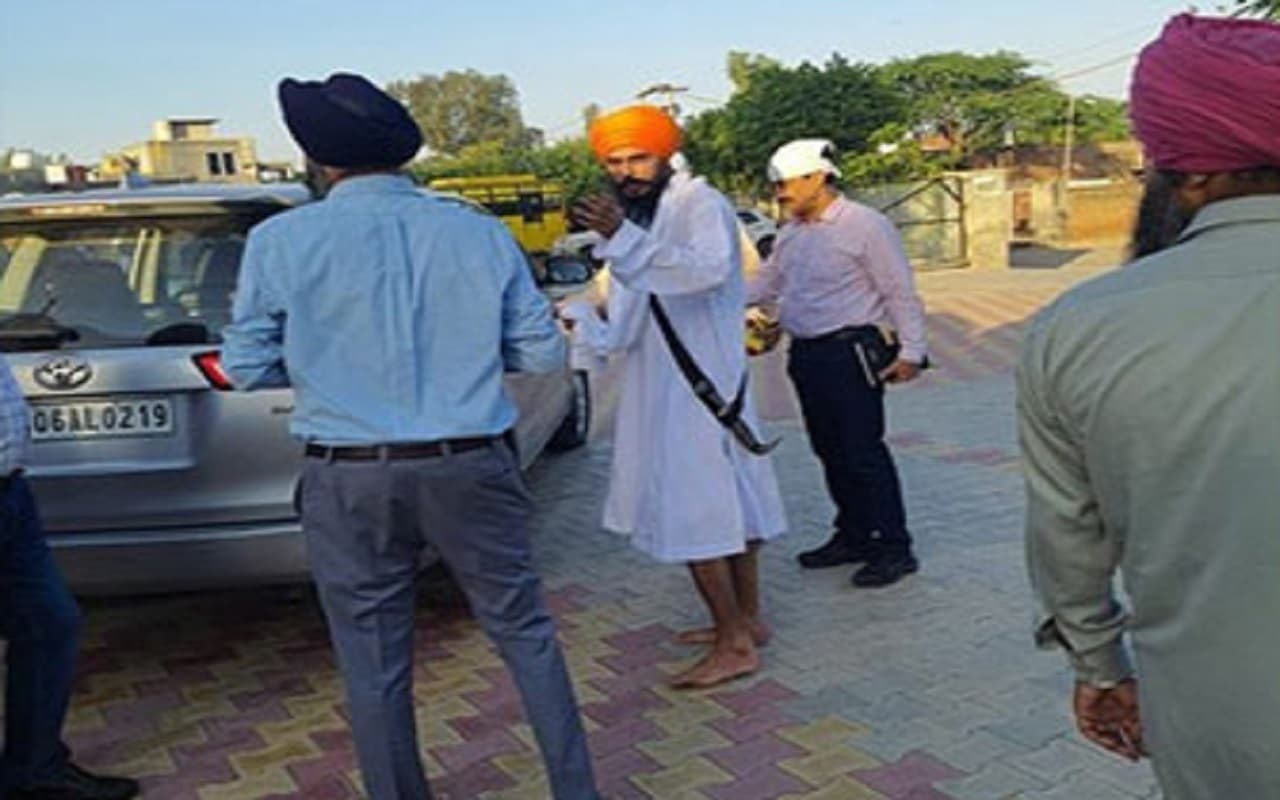 पंजाब पुलिस ने ऐसे घेरकर अमृतपाल सिंह को किया गिरफ्तार, भिंडरावाले के गांव से क्या है कनेक्शन?