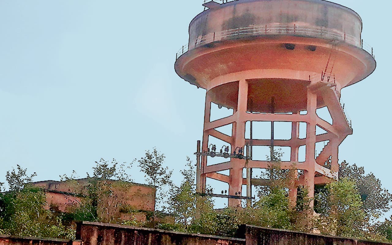 गिरिडीह की सिमराढाब पंचायत में पांच करोड़ में बनी टंकी, ग्रामीणों को एक बूंद भी पानी नसीब नहीं