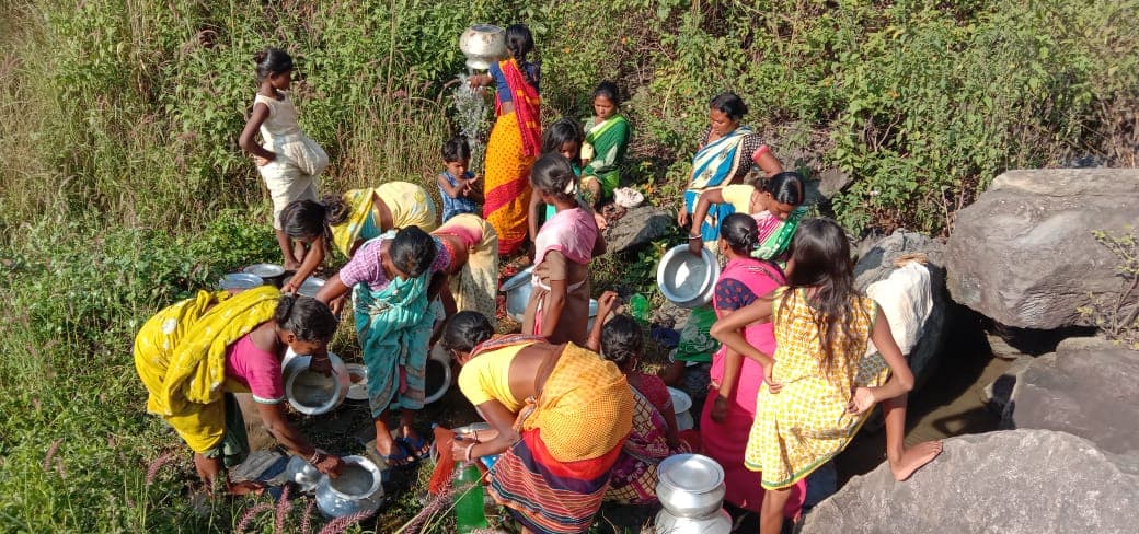 चतरा टंडवा के लोग नाले का पानी पीने को हैं मजबूर, सिर्फ 1 चापाकल के भरोसे हैं मुहल्ले वासी
