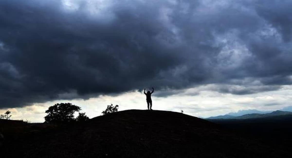 Weather Forecast : आ रहा चक्रवाती तूफान! बंगाल की खाड़ी पर बना गहरा दबाव, इन राज्यों में भारी बारिश
