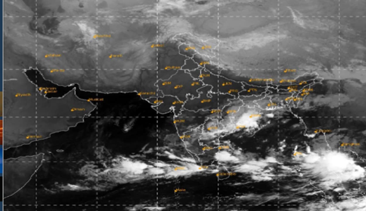Weather Forecast: दिख रहा है चक्रवात का असर, बंगाल में हो रही बारिश, यहां भी दिखेगा असर