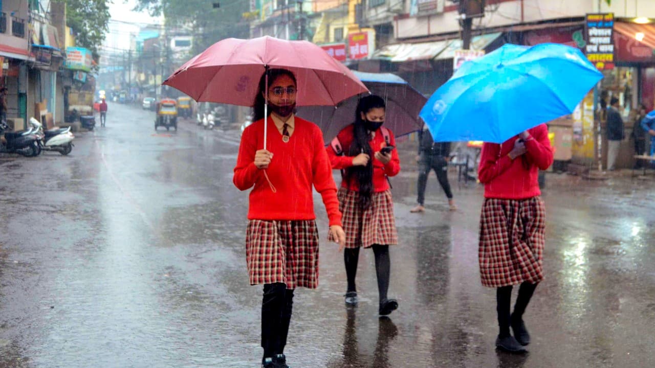 Weather Forecast: राजस्थान, झारखंड, बिहार समेत इन राज्यों में होगी बारिश, पहाड़ों पर बर्फबारी से बढ़ेगी ठिठुरन