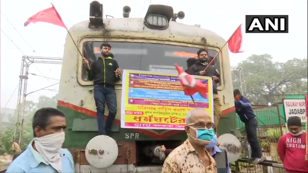 Bharat Bandh In Bengal: उत्तर बंगाल में डबल ‘बंद’ से पसरा सन्नाटा, हावड़ा-मुंबई रेलखंड पर ट्रेनों का परिचालन ठप