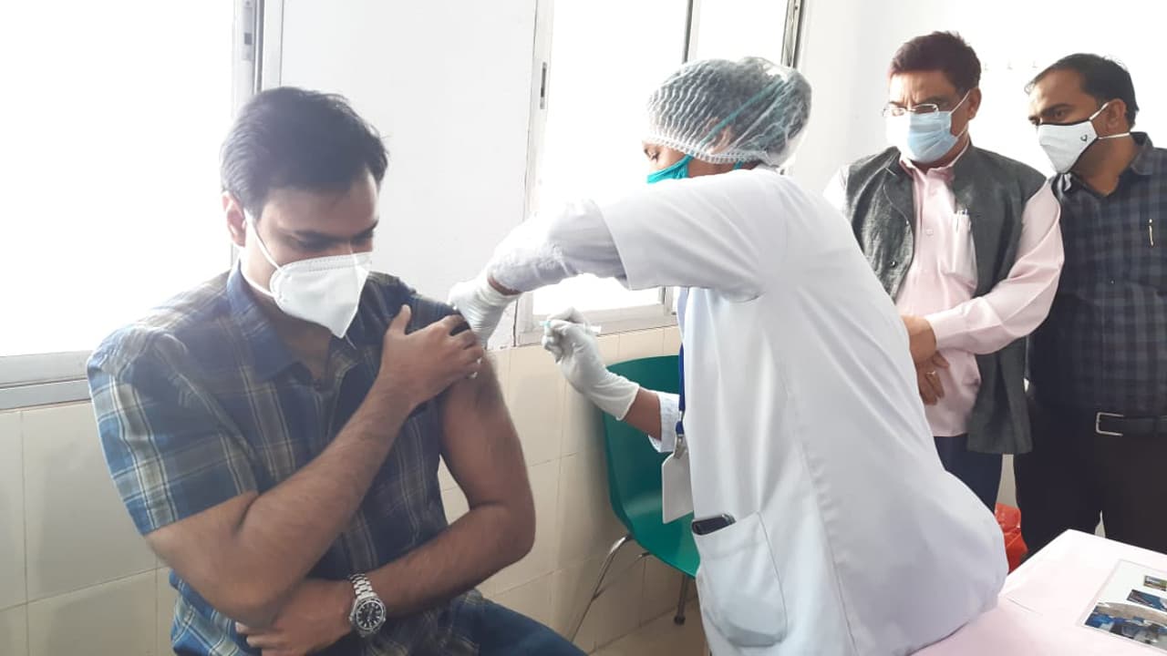 क्या कोविड-19 वैक्सीन के बूस्टर डोज की जरूरत है? WHO की चीफ साइंटिस्ट ने कही ये बात...