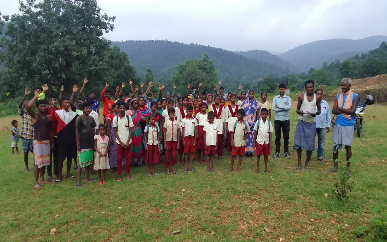 Jharkhand: खतियान के अनुसार ऑनलाइन जाति प्रमाण पत्र बनाने में हो रही समस्या, ग्रामीणों में रोष