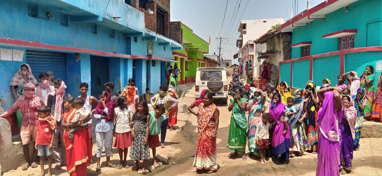 बोकारो के गोमिया में ट्रैक्टर पलटने से दो की मौत, गांव के बीच में हुई घटना