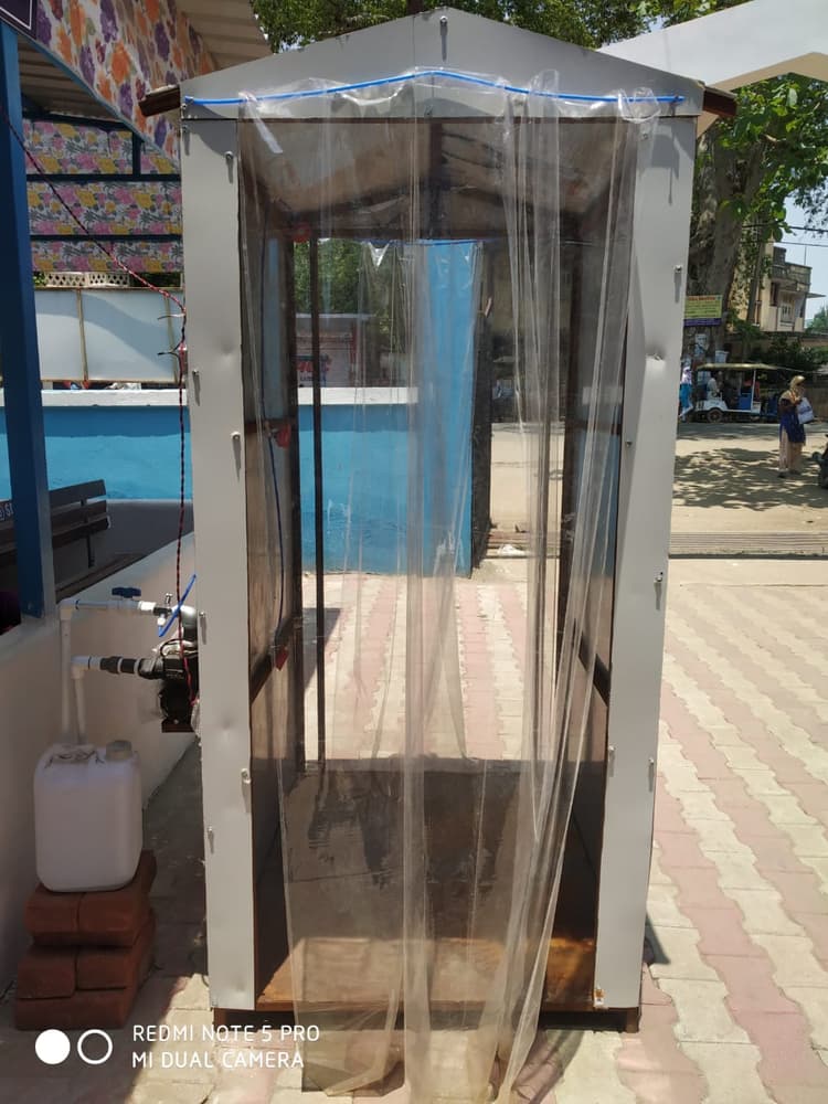 जुगाड़ तकनीक से बनी सेनिटाइजिंग मशीन