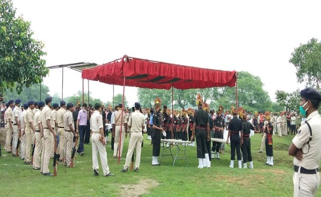 भोजपुर के पैतृक गांव पहुंचा शहीद चंदन का पार्थिव शरीर, थोड़ी ही देर में दी जाएगी अंतिम विदाई