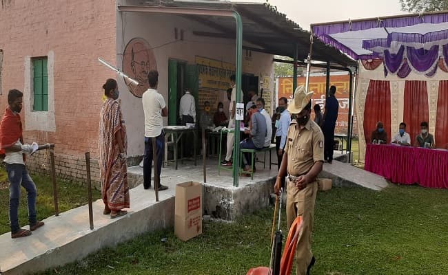 बिहार पंचायत चुनाव : वोटरों को पोलिंग सेंटर पर लगायी जाएगी कोरोना वैक्सीन, स्वास्थ्य विभाग की तैयारी जोरों पर