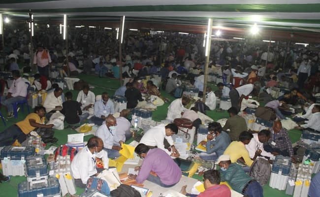 Bihar Election 2020: त्रिस्तरीय सुरक्षा के बीच भागलपुर के दो स्ट्रांग रूम में होगी मतगणना, पैरामिलिट्री फोर्स की भी रहेगी तैनाती