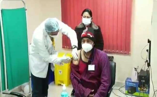 Corona Vaccine: बिहार में पहले दिन 301 केंद्रों पर 18,122 लोगों को लगा वैक्सीन, कोरोना को हराने टीकाकरण का हुआ शुभारंभ