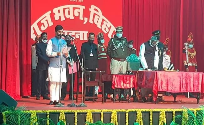 Bihar Cabinet LIVE: नीतीश सरकार का कैबिनेट विस्तार, देखें-किसे मिला कौन सा विभाग, शाहनवाज बने उद्योग मंत्री