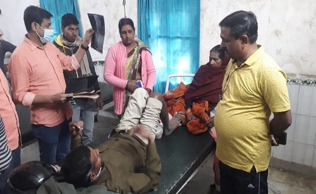 ड्यूटी पर तैनात दो होमगार्ड जवानों को तेज रफ्तार कार ने कुचला, एक की मौत, दूसरा अस्पताल में भर्ती