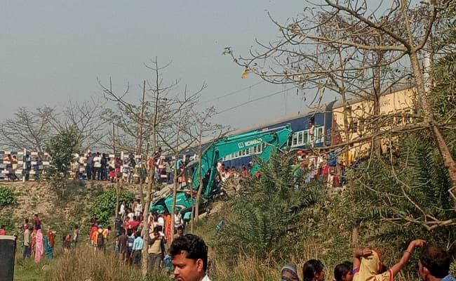 BREAKING: बिहार में फिर हुआ रेल हादसा, समस्तीपुर में पोकलैन मशीन से टकराई जानकी एक्सप्रेस, चालक की हालत नाजुक
