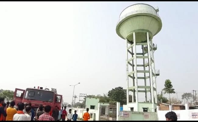 प्रेमिका से शादी की जिद में आत्महत्या की नीयत से पानी टंकी पर चढ़ा युवक, पूरी रात चला हाई वोल्टेज ड्रामा, जानें पूरा मामला...