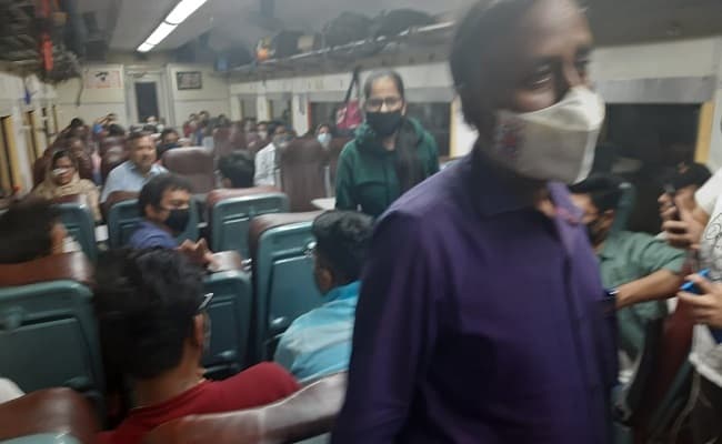 बिहार: इंटरसिटी में लूटपाट के दौरान यात्रियों को पीटते रहे अपराधी, चीखते रही महिला और बच्चे, मची अफरा-तफरी