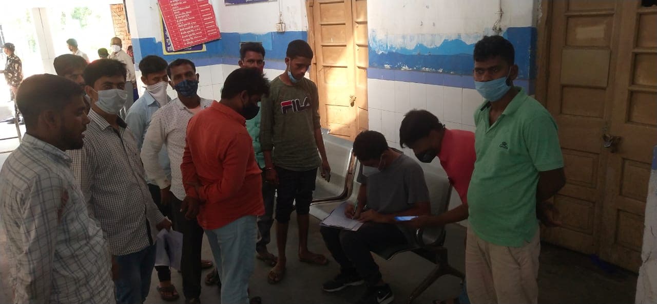 बारातियों से भरी स्कॉर्पियो की ट्रक से जोरदार टक्कर, एक युवक की मौत, 5 घायल