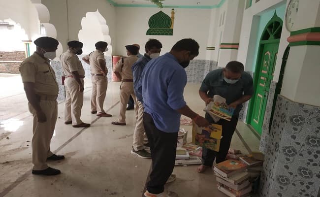 मदरसा बम कांड: मौत से पहले इमाम ने तीन अंगुली से किये इशारे, पुलिस ने सुलझाई गुत्थी, जानिए क्या कहा