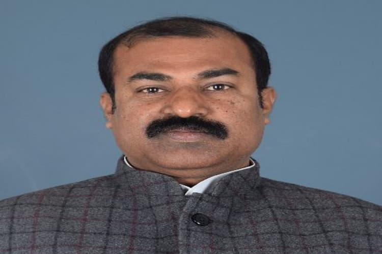 मंत्री मदन सहनी ने इस्तीफे की पेशकश की,कहा जो काम मंत्री का,वो अफसर कर रहे, इस अपमान के साथ रहना उचित नहीं