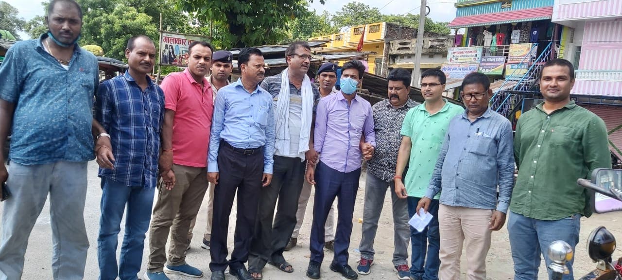 श्रम अधीक्षक ले रहे थे 55 हजार घूस, सहायक संग गिरफ्तार