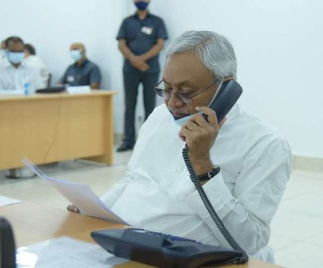 कहां हैं एडीजी, तुरंत बुलाइए..., जनता दरबार में हर शिकायत पर अफसरों को तलब करते दिखे नीतीश कुमार