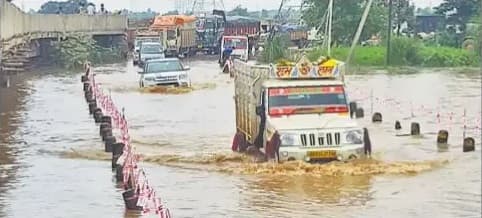 दनियावां-बिहारशरीफ एनएच 30ए पर चढ़ा पानी, पुनपुन खतरे के निशान से ऊपर, गंगा और सोन भी निशान के करीब
