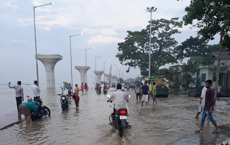 गंगा में हर दिन बढ़ रहा पानी, कैसे बनेंगे पटना में छठ घाट, जानें कब तक है जलस्तर घटने की संभावना