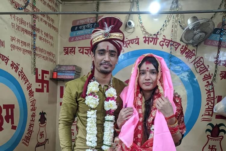 Video: रेड लाइट एरिया की लड़की ने भागकर की Love Marriage, अब मिल रही धमकी, वीडियो जारी कर लगाई गुहार