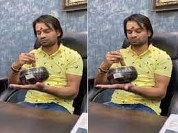 बुद्ध की शरण में तेजप्रताप, जींस पहन कर बजाया बौद्ध कटोरा