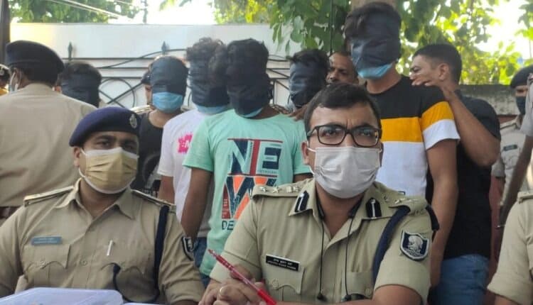 Lockdown में छूटी नौकरी तो कलम की जगह थामा पिस्टल, फिर 5 घंटे में 4 लूट की घटना को दिया अंजाम