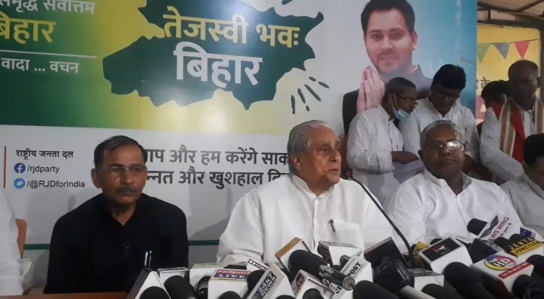 सीएम नीतीश का वार- तो क्या आसमान से लाएंगे जमीन? राजद का पलटवार, जमीन नालंदा से भी नहीं आती है