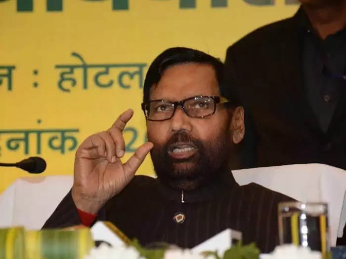 रामविलास की बरसी पर चिराग गुट ने झोंकी ताकत, तेजस्वी ने किया राजकीय समारोह घोषित करने की मांग