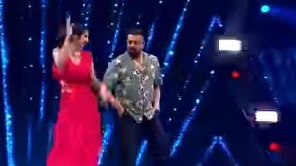 Shilpa Shetty ने Sanjay Dutt के साथ 'आइला रे' Song पर किया Tapori Dance, Video देख फैन्स बोले-एक नंबर