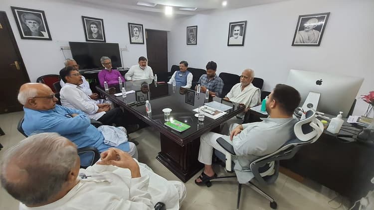 जातीय जनगणना: तेजस्वी ने प्रमुख नेताओं को लिखा पत्र, नीतीश की प्रतिक्रिया के बाद रणनीति तय करेगा महागठबंधन