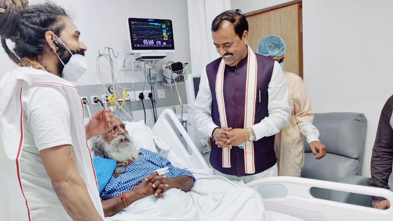 UP News: केशव प्रसाद मौर्य पहुंचे मेदांता अस्पताल, महंत नृत्य गोपाल दास के स्वास्थ्य की ली जानकारी