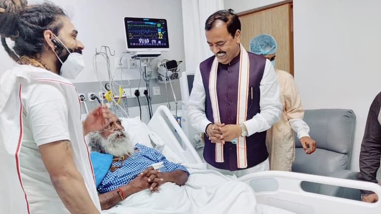 UP News: केशव प्रसाद मौर्य पहुंचे मेदांता अस्पताल, महंत नृत्य गोपाल दास के स्वास्थ्य की ली जानकारी