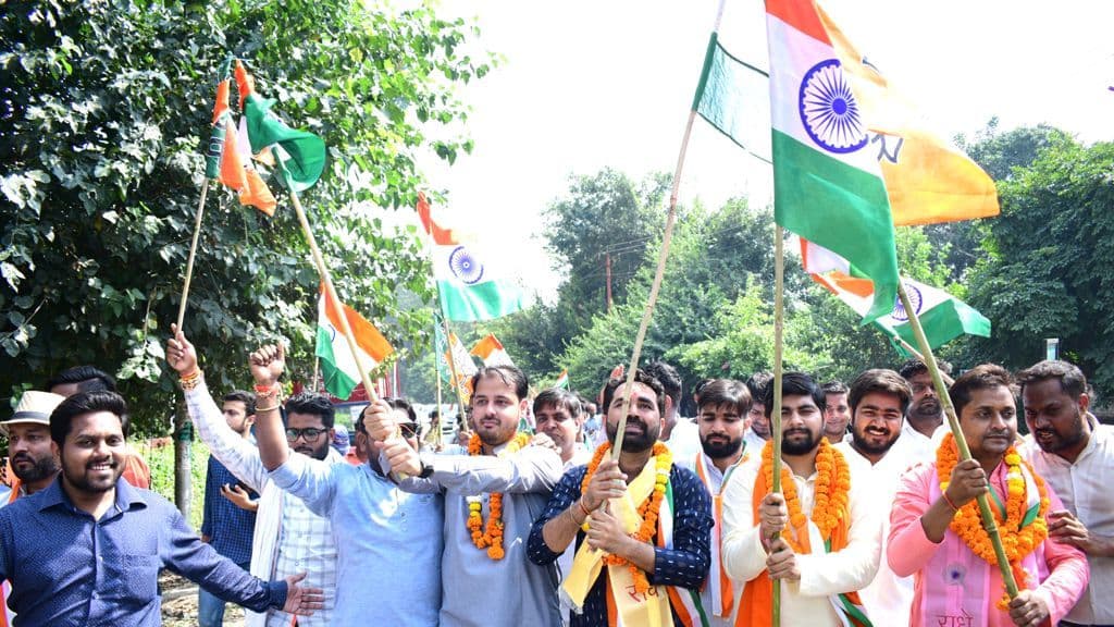 Aligarh News: बीजेपी युवा मोर्चा ने निकाली विशाल तिरंगा यात्रा, 350 से अधिक सीटें जीतने का किया आह्वान