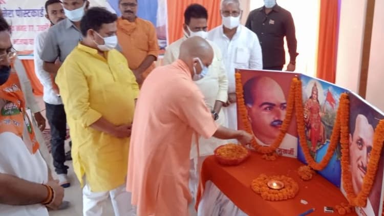 Varanasi: सीएम योगी ने की 'मेरा पोस्टकार्ड पीएम को' अभियान की शुरुआत, कहा- नए भारत की परिकल्पना हो रही साकार