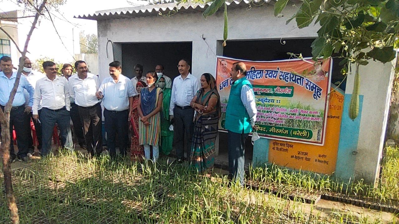 Bareilly News: बरेली की महिलाओं ने छत पर तैयार की गन्ने की पौध, केंद्रीय सचिव ने की सराहना