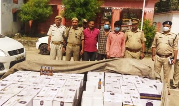 Varanasi News: रोहनिया पुलिस ने बरामद की  104 पेटी अवैध शराब, अब कार्रवाई सवालों के घेरे में, जानें वजह