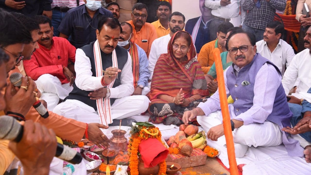 Prayagraj News: डिप्टी सीएम केशव प्रसाद मौर्य ने आरओबी और फ्लाईओवर की रखी आधारशिला, लोगों को होगा यह फायदा